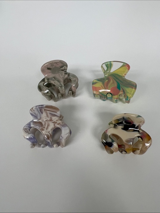 Anthropologie Accessories - Anthropologie Marble Pattern Small Hair Claw Clips - Set of 4